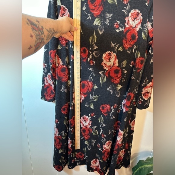 BomBom Women’s Soft Black and Red Floral Midi Dress Size Medium - Picture 5 of 8